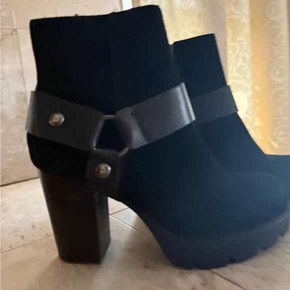 Karl Lagerfeld Black Ankle Boots - Picture 4 of 5